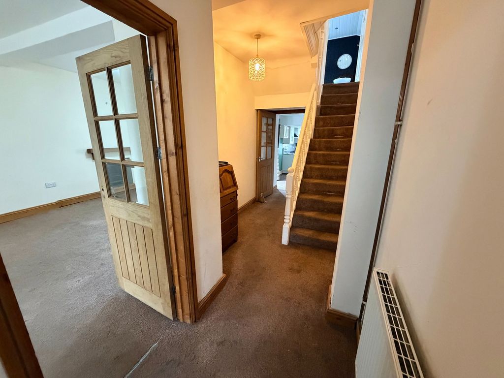 Property photo 2 of 26