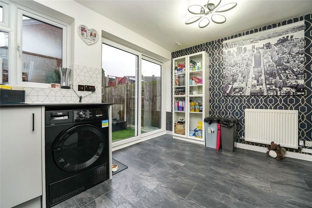 Property photo 3 of 18 Kitchen Diner