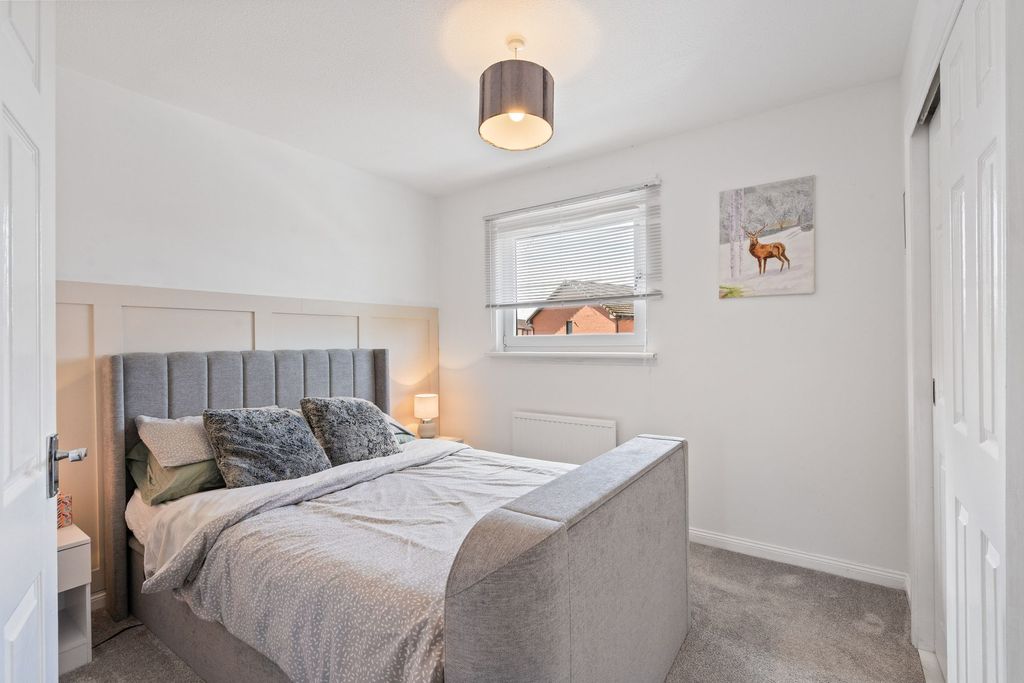 Property photo 3 of 15 Bedroom 1