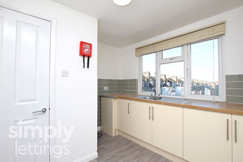 Property photo 3 of 9 Photo 4