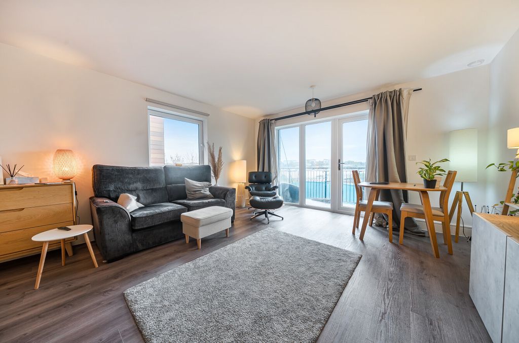 Property photo 3 of 8 1374080-22-690B2B...