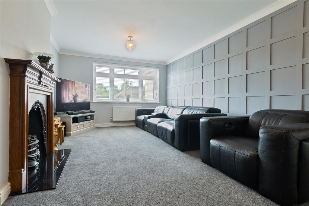Property photo 2 of 18 Living Room..Jpg