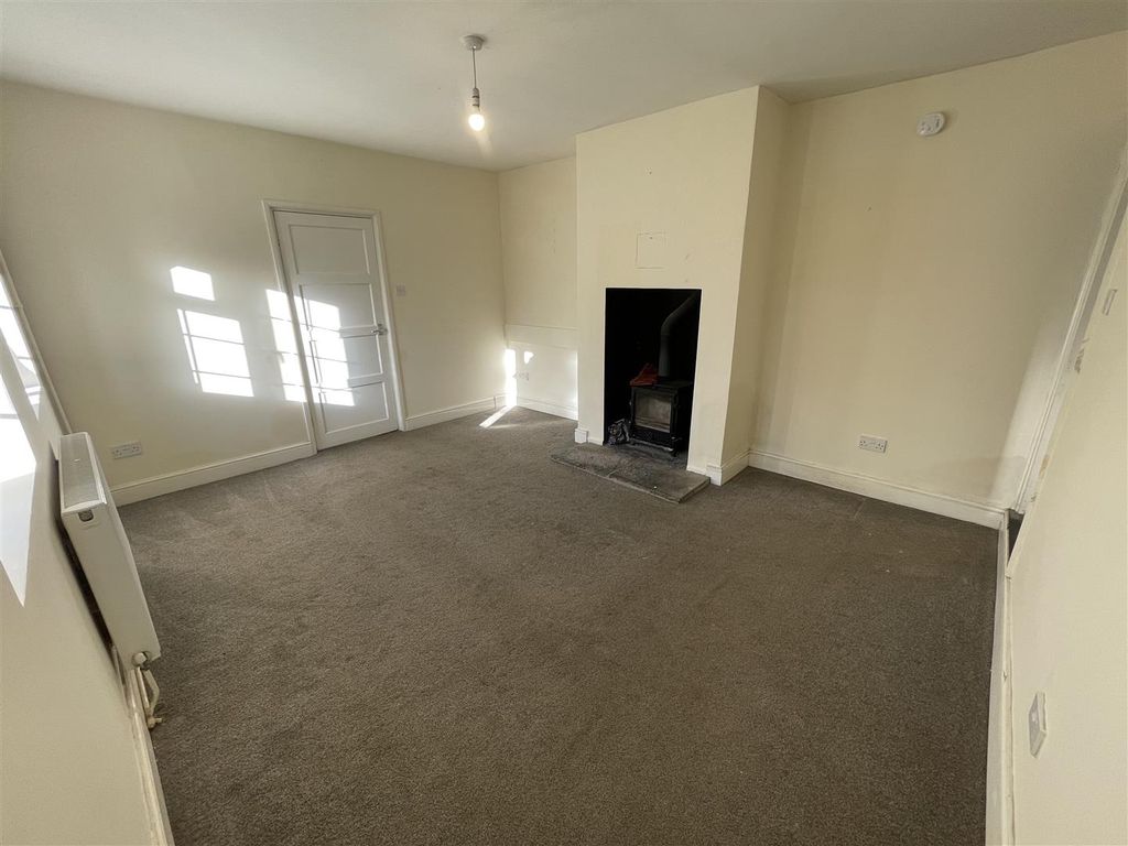 Property photo 3 of 10 Lounge