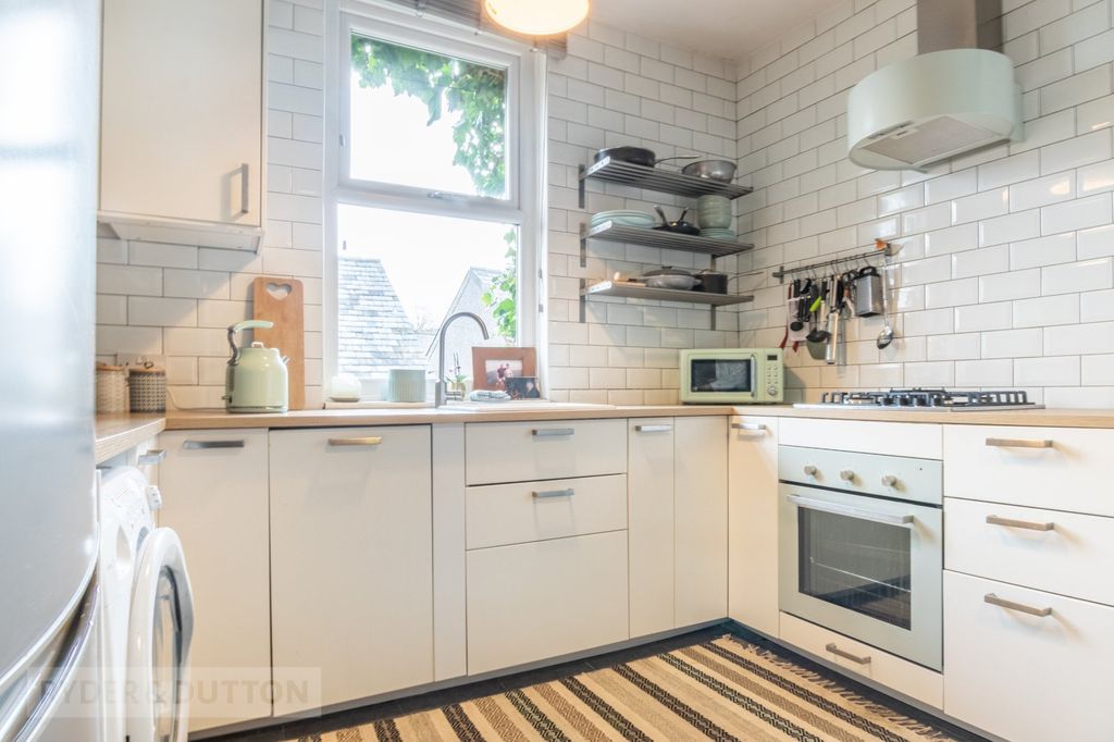 Property photo 2 of 19 Kitchen
