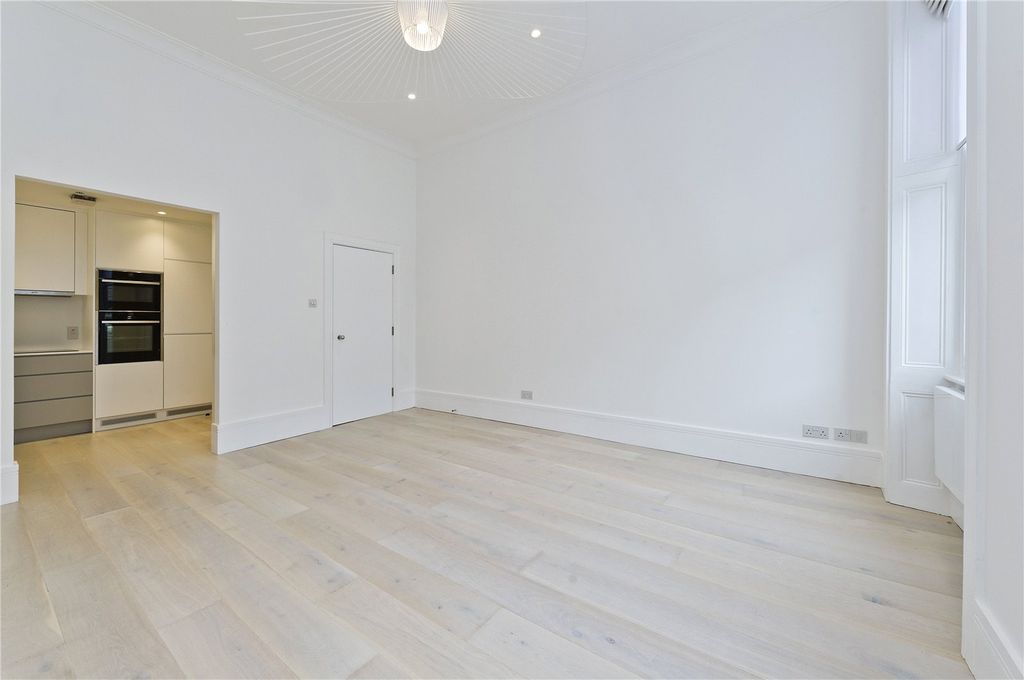 Property photo 3 of 11 Picture No. 24