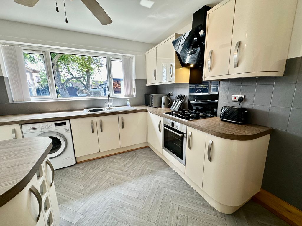 Property photo 3 of 33 Img_8343