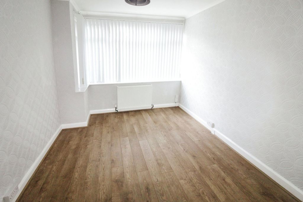 Property photo 2 of 8 Picture No. 17