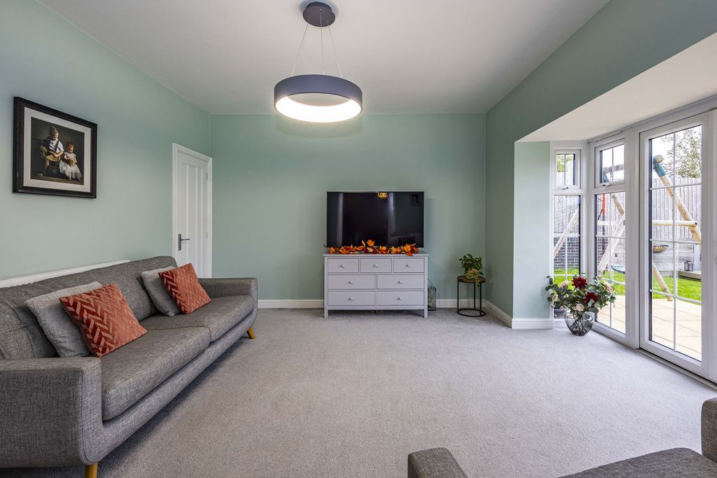 Property photo 3 of 18