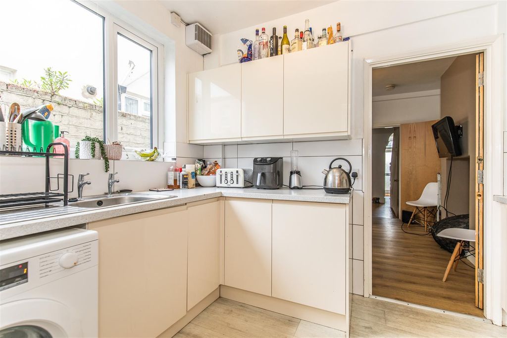 Property photo 2 of 20 Kitchen