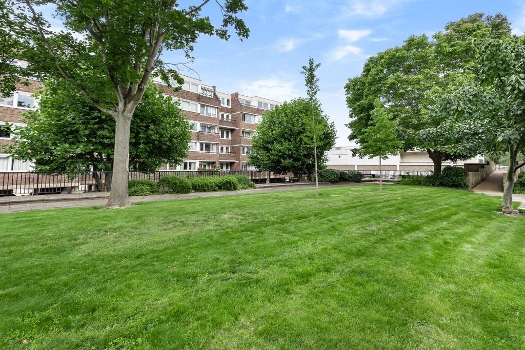 Property photo 1 of 16 Photo 9