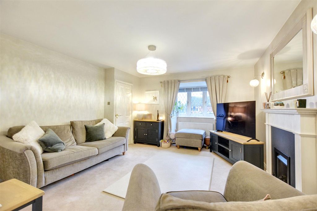 Property photo 2 of 24 Lounge