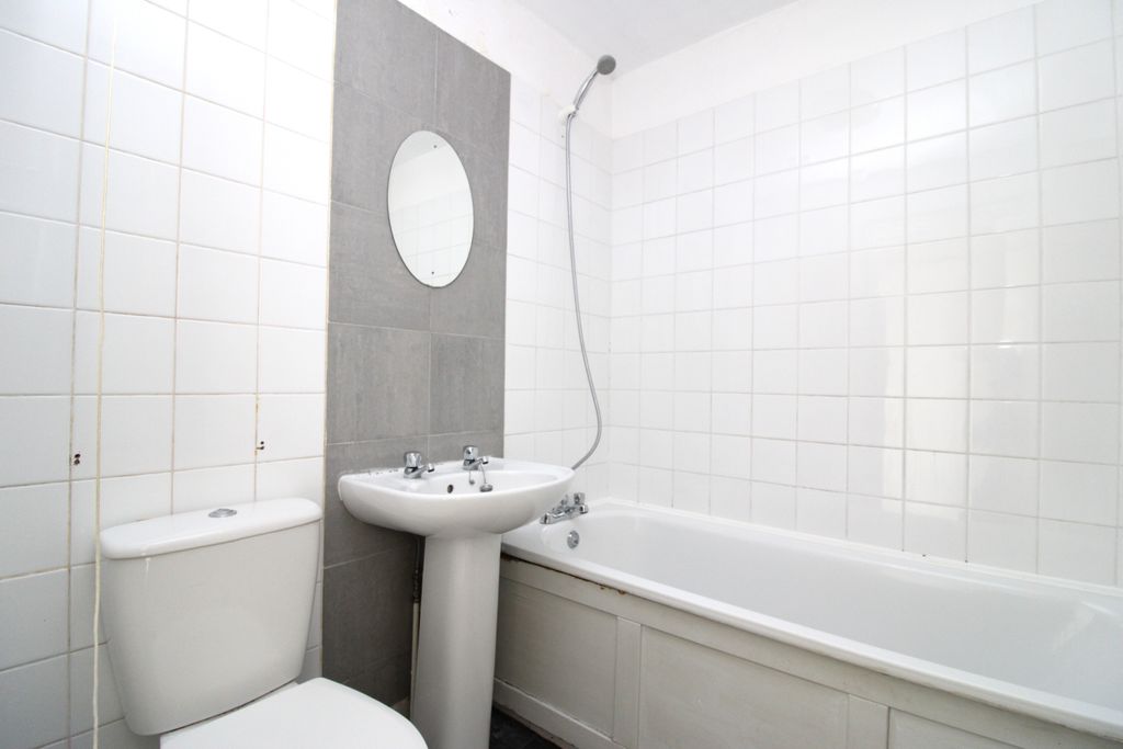 Property photo 3 of 6 Bathroom