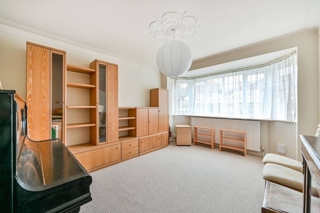 Property photo 3 of 11