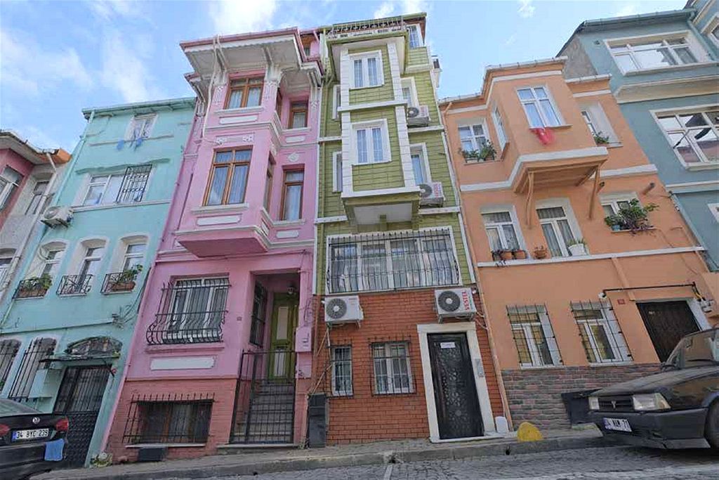 Property photo 1 of 21 Istanbul Investment Properties For Sale In Fatih - Main View Of The Building