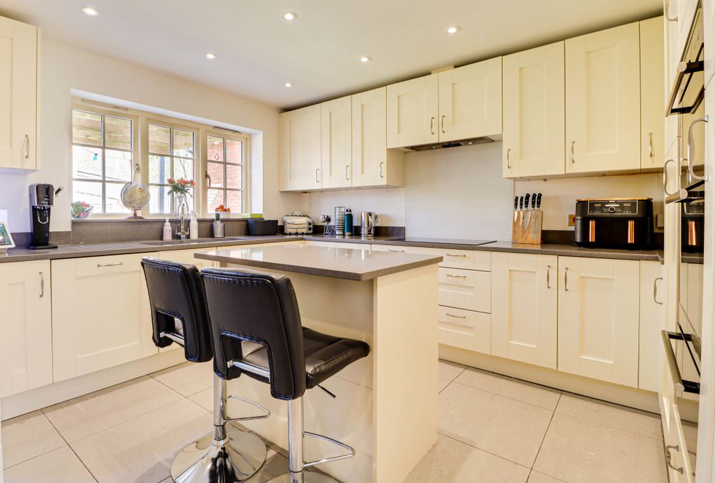 Property photo 3 of 28 Kitchen