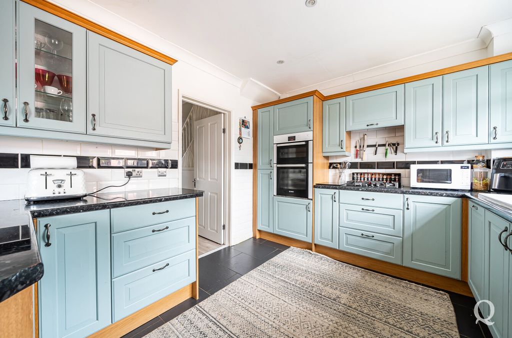 Property photo 3 of 21 A811A1E6-A992-457...