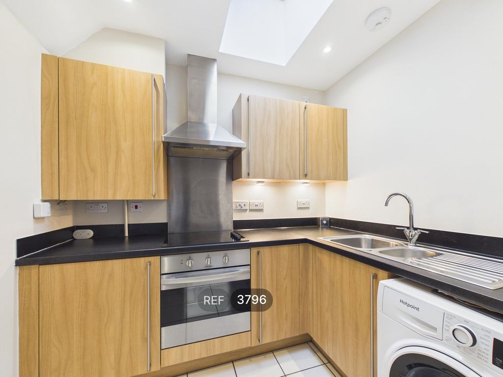 Property photo 3 of 17 Kitchen