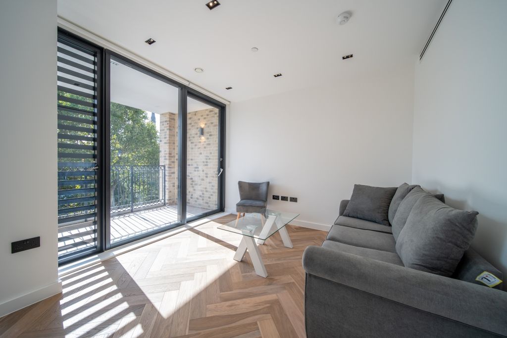 Property photo 1 of 17 Living Room