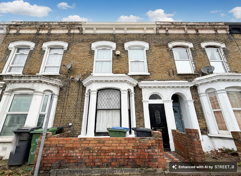 Property photo 1 of 12 High Rd Leytonstone E11