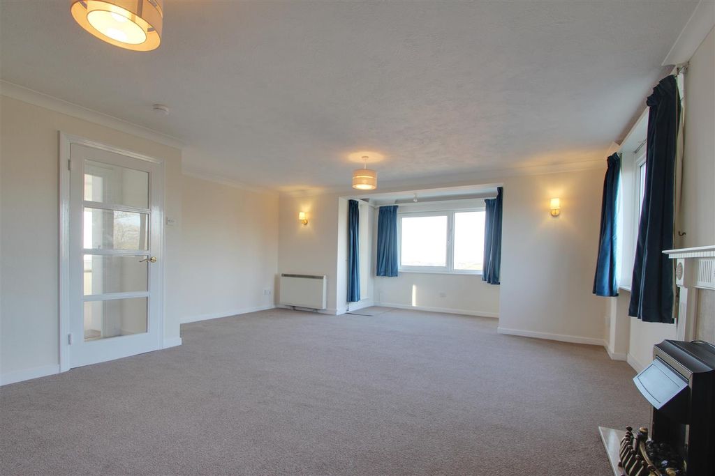 Property photo 3 of 14 Lounge Diner