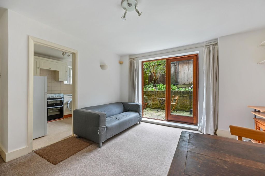 Property photo 1 of 9 Fbl - Godolphin Road - Receptionb3(1).Jpg