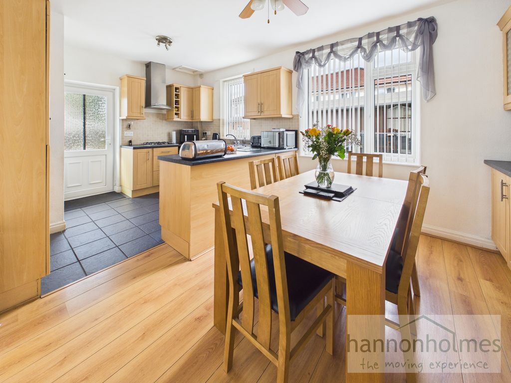 Property photo 2 of 30 Cam05283G0-Pr0224-Still005