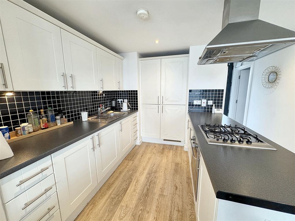 Property photo 3 of 14 Kitchen