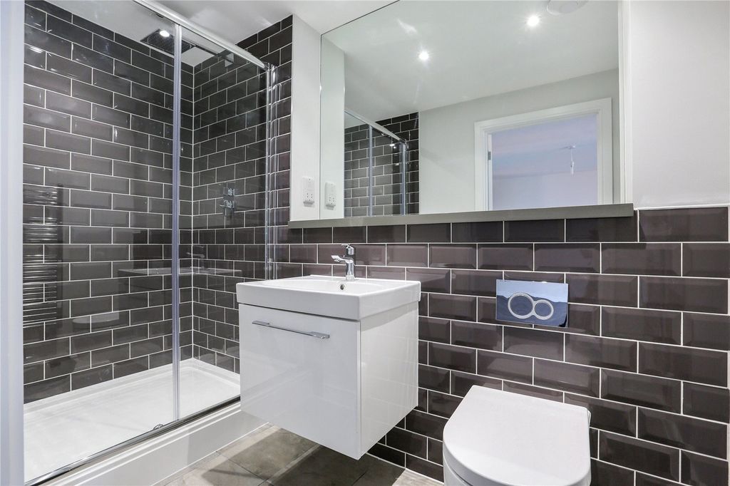 Property photo 3 of 7 Shower Room