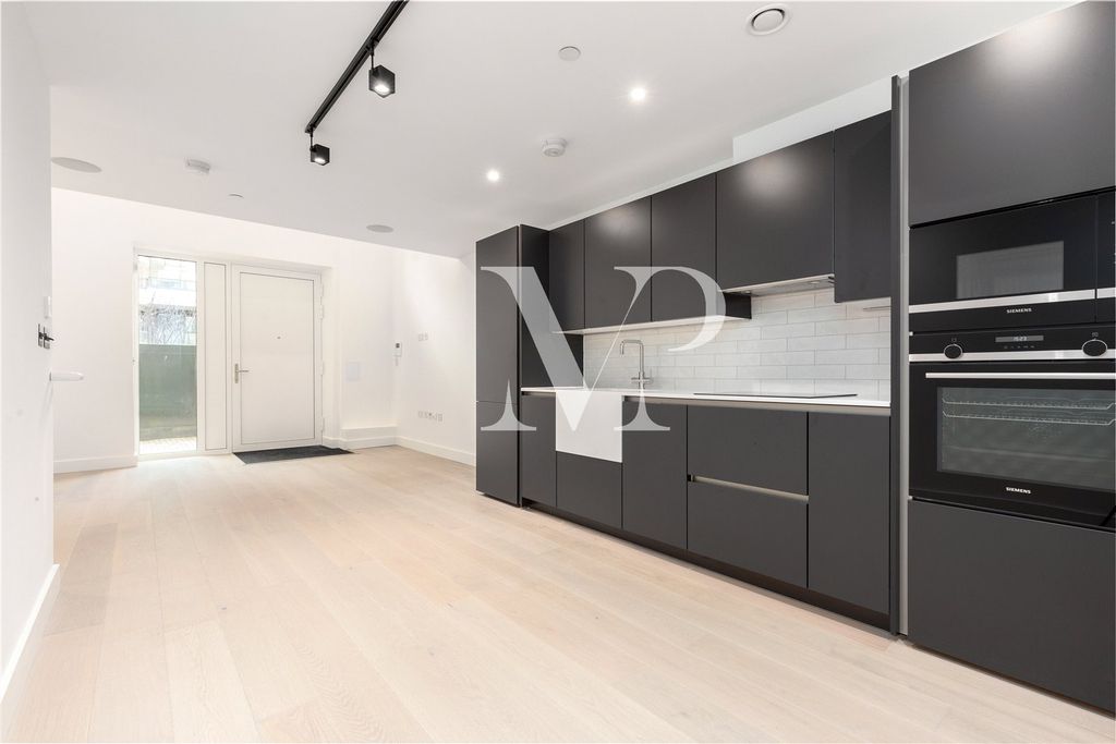 Property photo 3 of 11 Picture No. 18