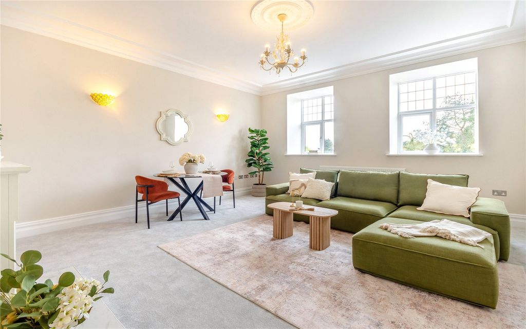 Property photo 2 of 10 Sitting Room