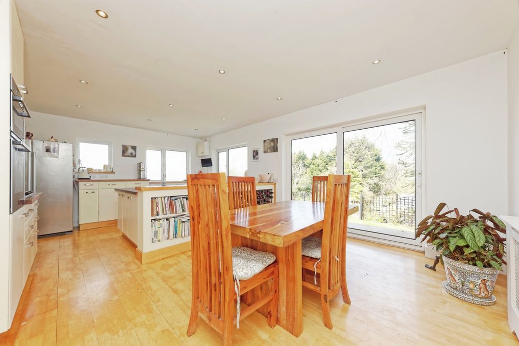 Property photo 3 of 17 Photo