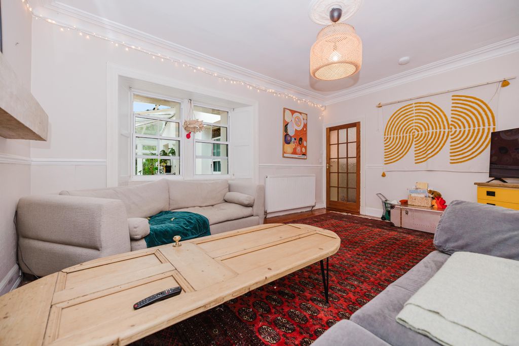 Property photo 2 of 18