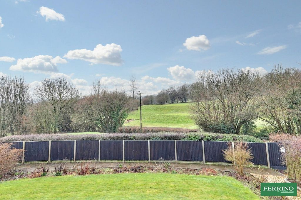 Property photo 2 of 32 Outlook