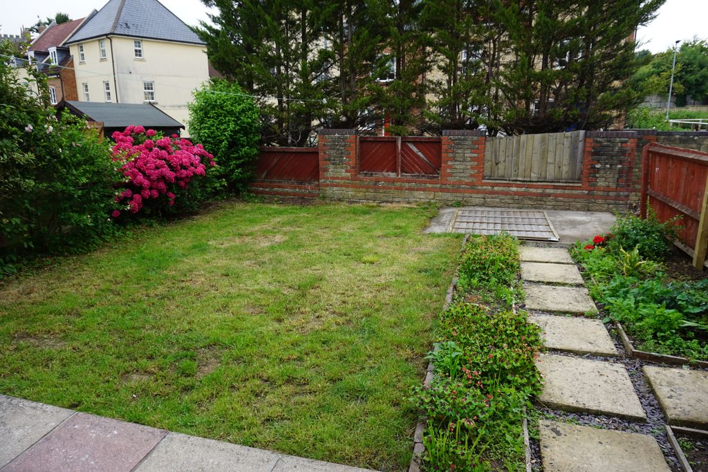 Property photo 2 of 6 Garden