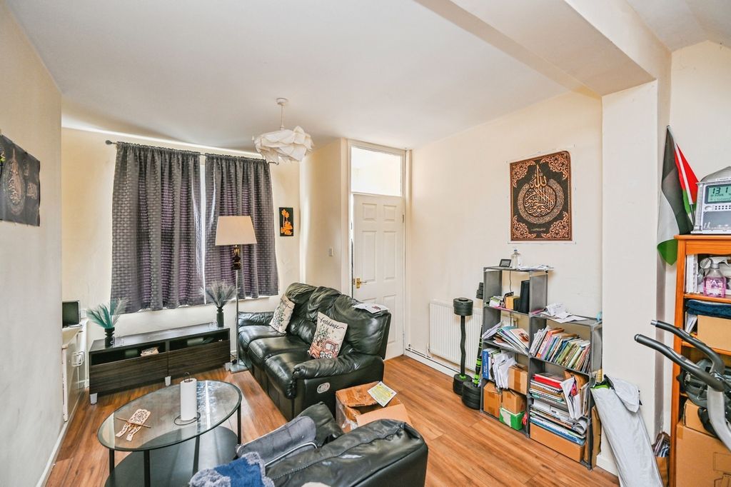 Property photo 2 of 8 Pbox-Img.Jpg