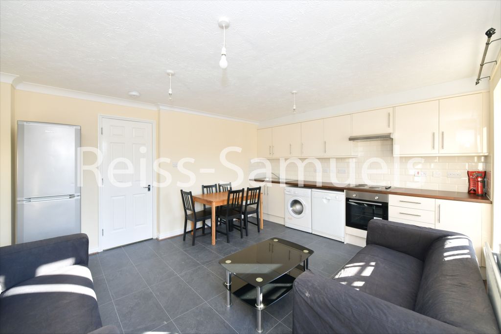 Property photo 3 of 33