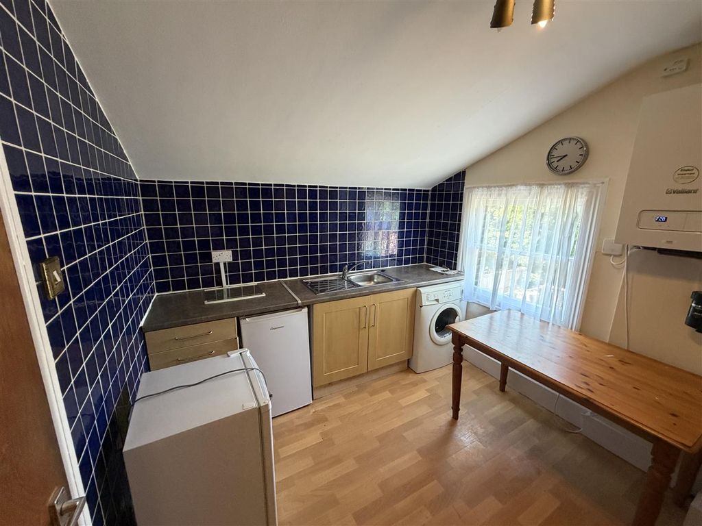 Property photo 3 of 12 Kitchen