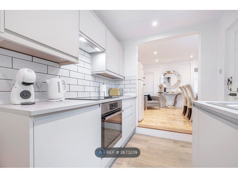 Property photo 2 of 27