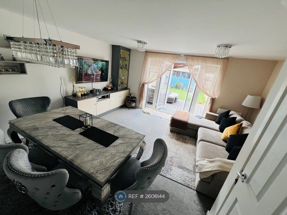 Property photo 2 of 32