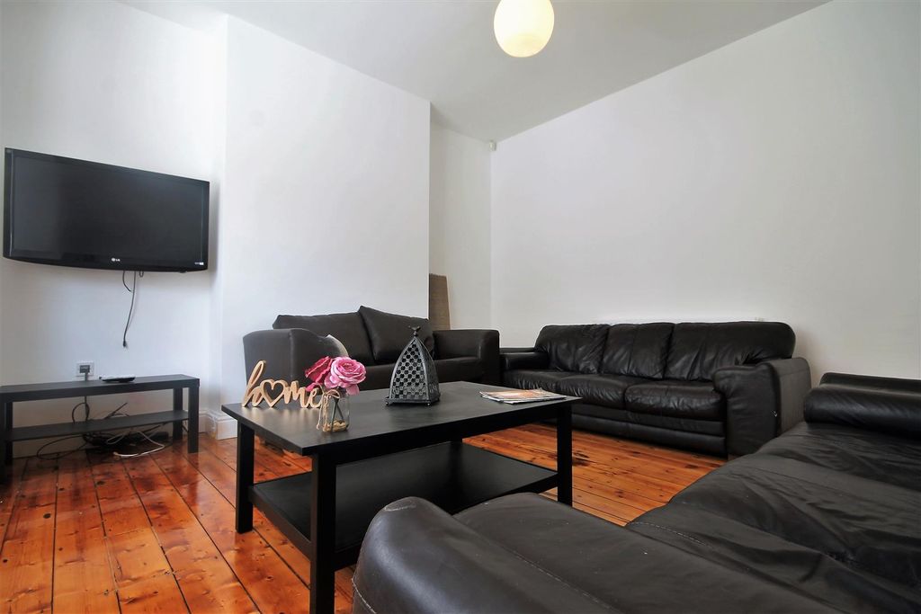 Property photo 3 of 10 465.Jpg