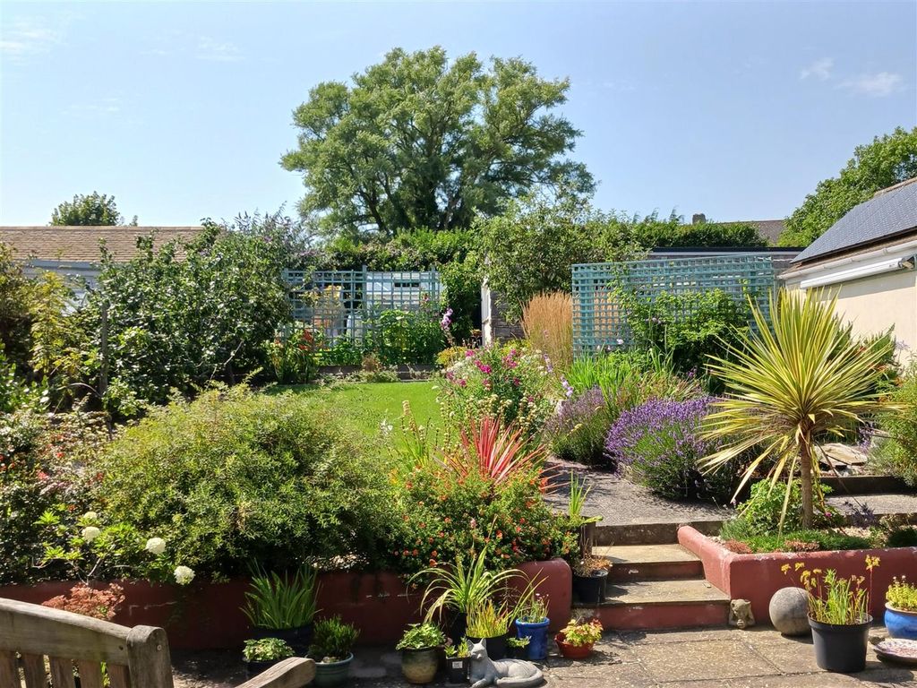 Property photo 2 of 28 4047 Vendorgarden.Jpg