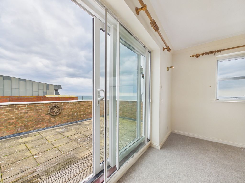 Property photo 3 of 16 Cam03519G0-Pr0513-Still003