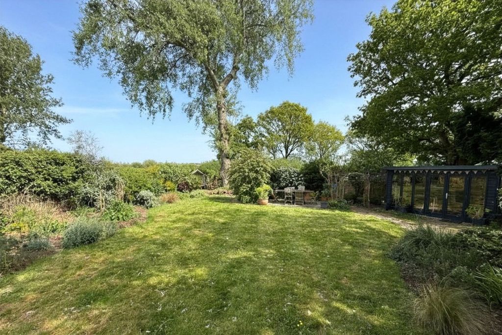 Property photo 2 of 14 Garden