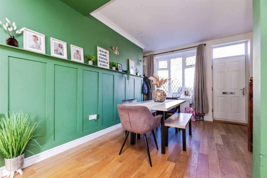 Property photo 3 of 23