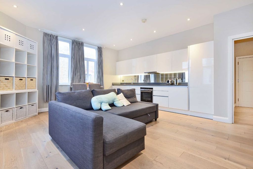 Property photo 3 of 5