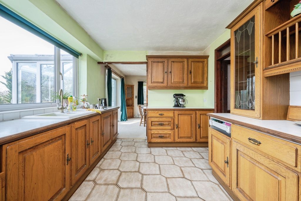 Property photo 3 of 37 Kitchen