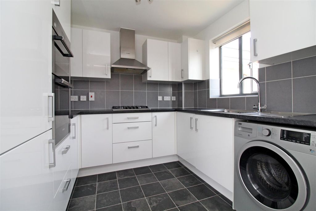 Property photo 3 of 14 Kitchen