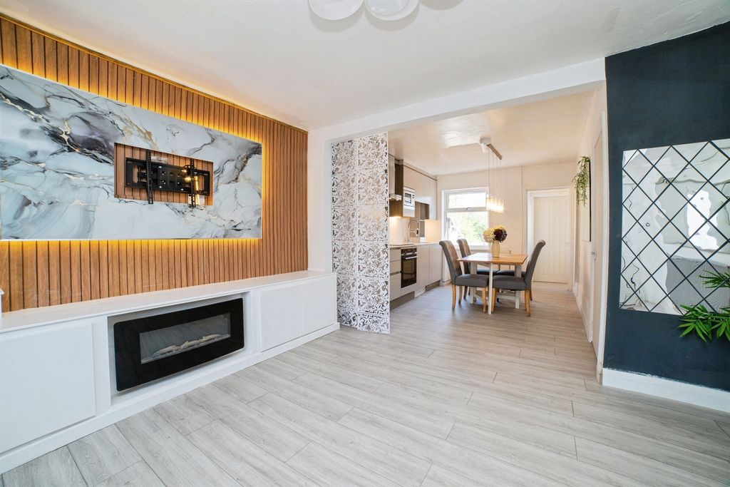 Property photo 3 of 25