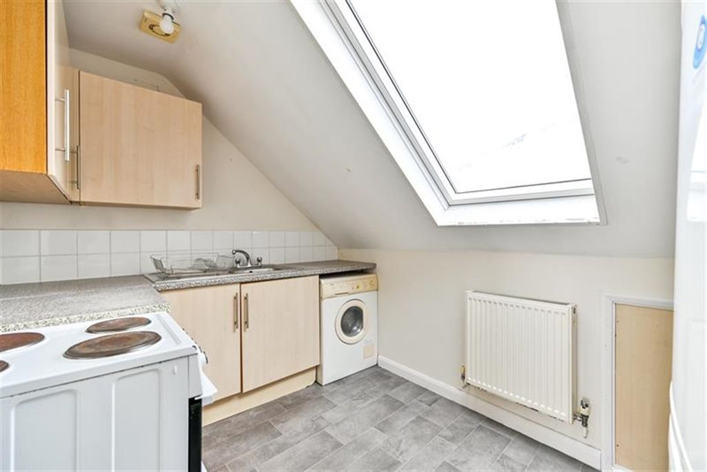 Property photo 3 of 7 Kitchen
