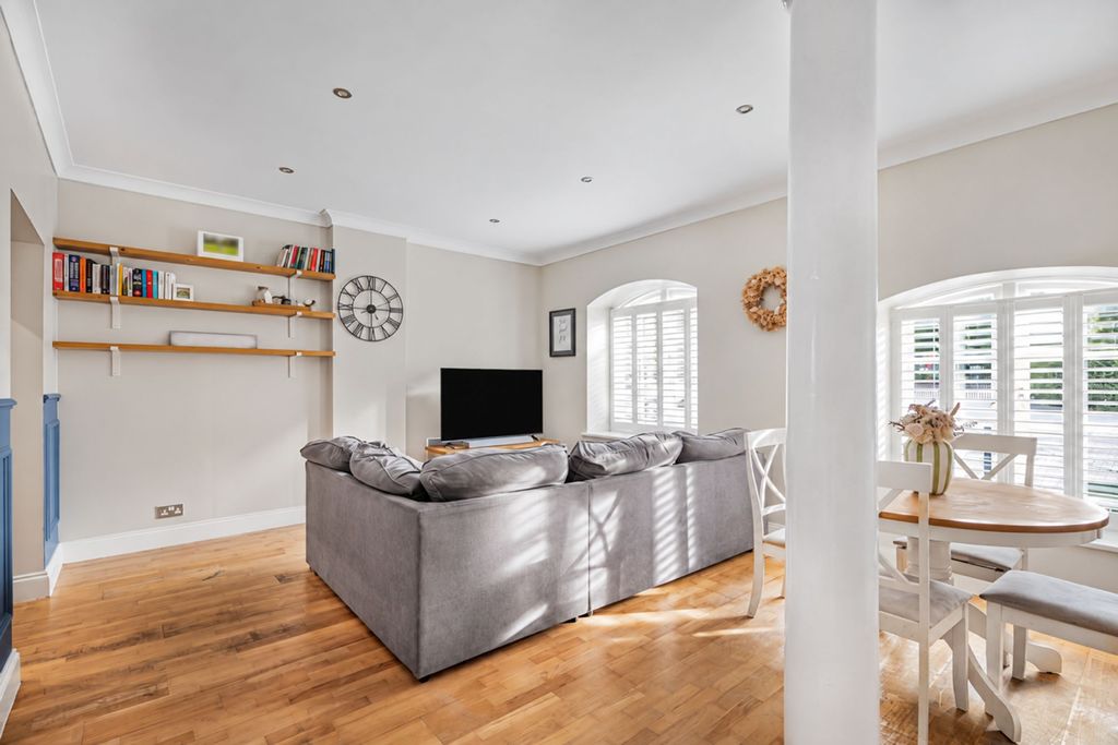 Property photo 2 of 19